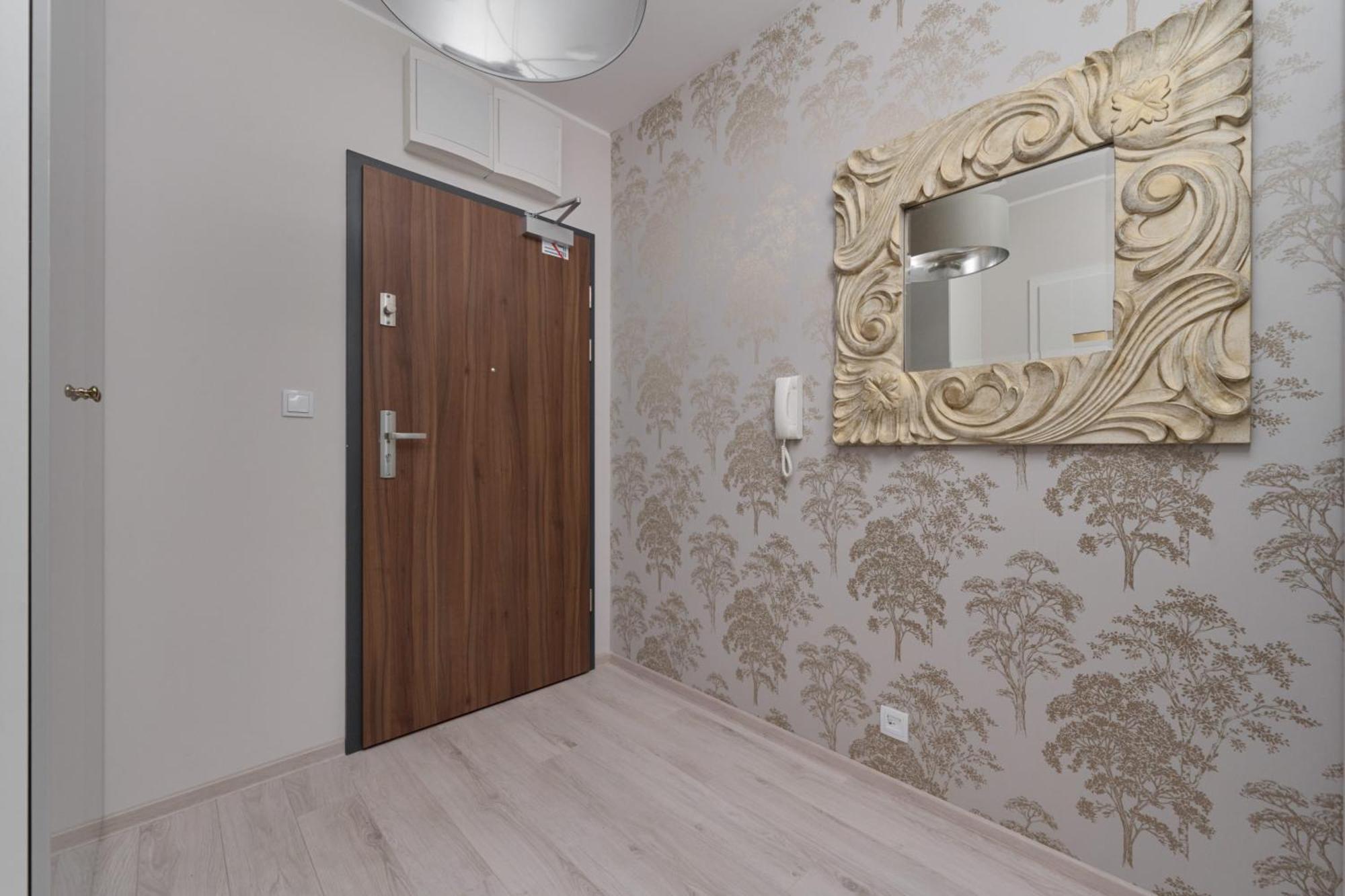 Luxurious With Balcony & Parking Gwiazdzista By Renters *
