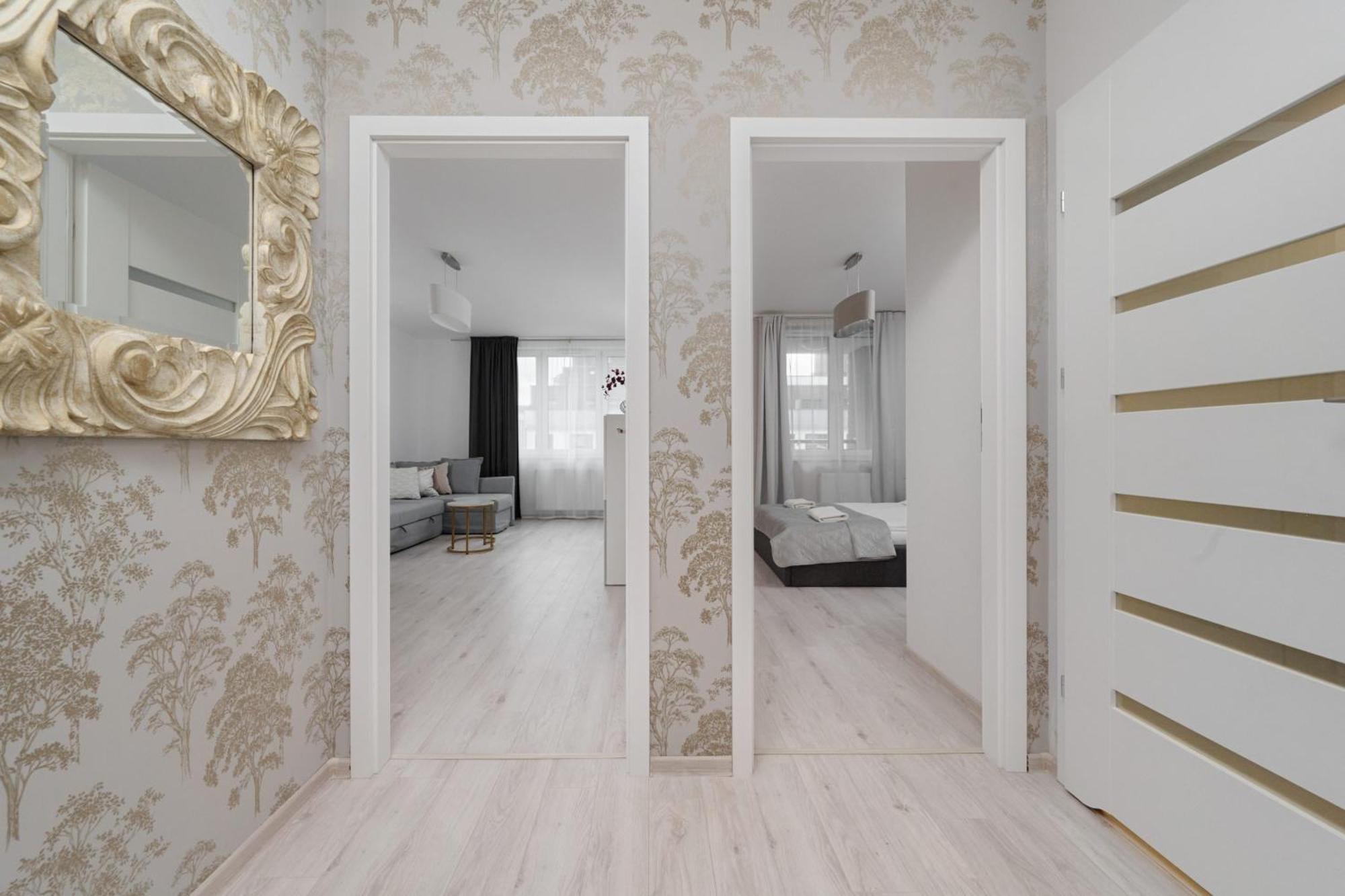 Leilighet Luxurious With Balcony & Parking Gwiazdzista By Renters Wrocław