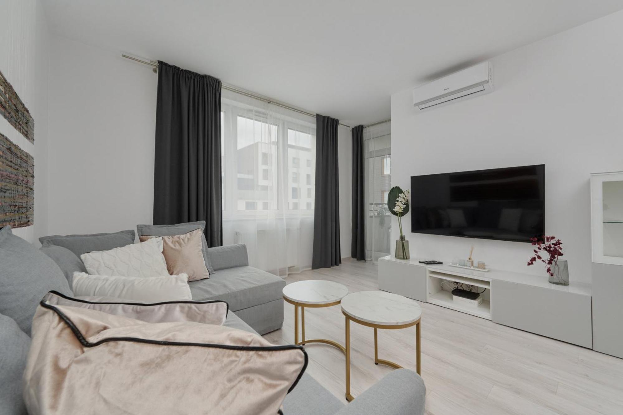 Luxurious With Balcony & Parking Gwiazdzista By Renters Wrocław