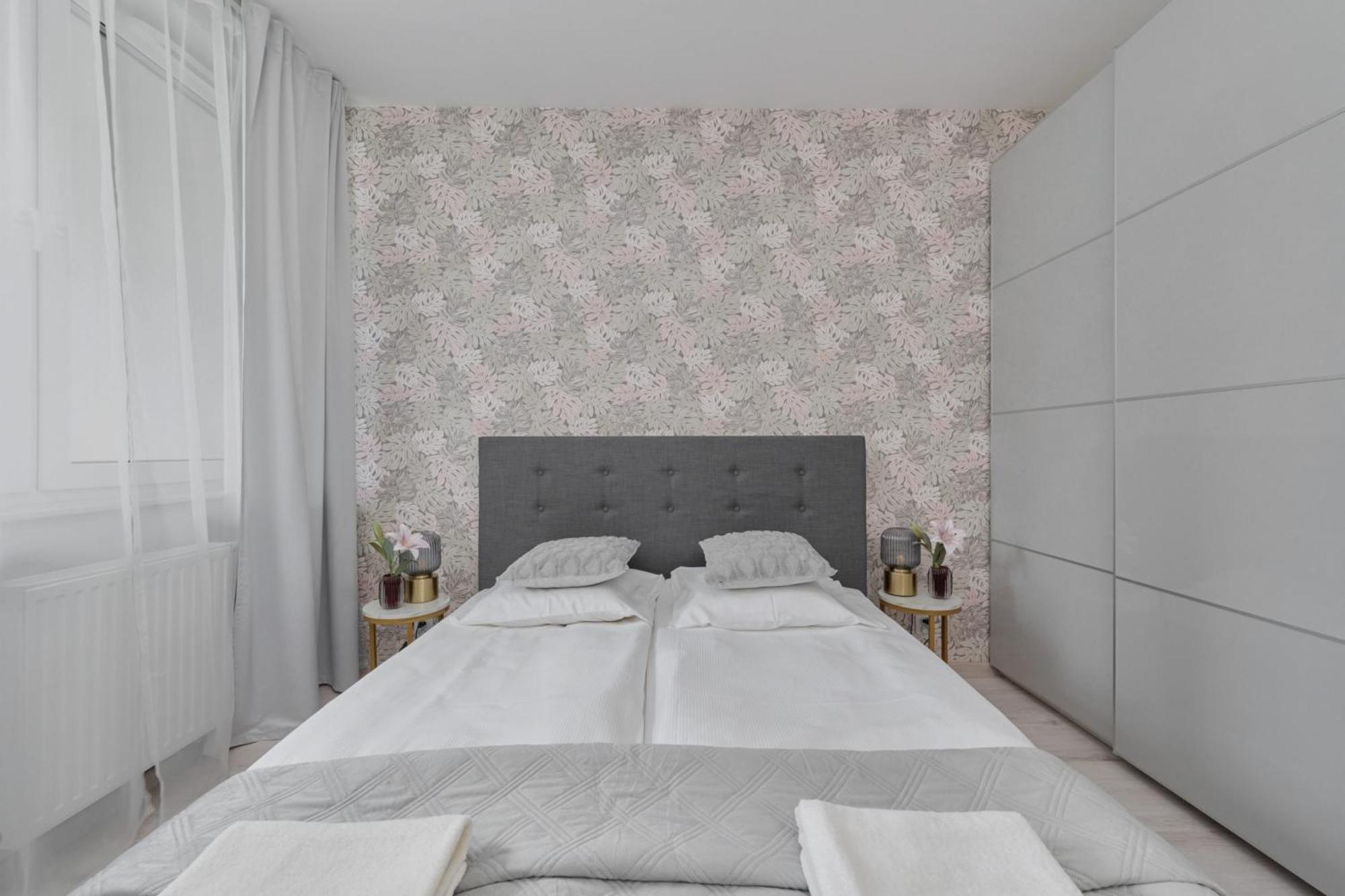 Luxurious With Balcony & Parking Gwiazdzista By Renters Leilighet Wrocław