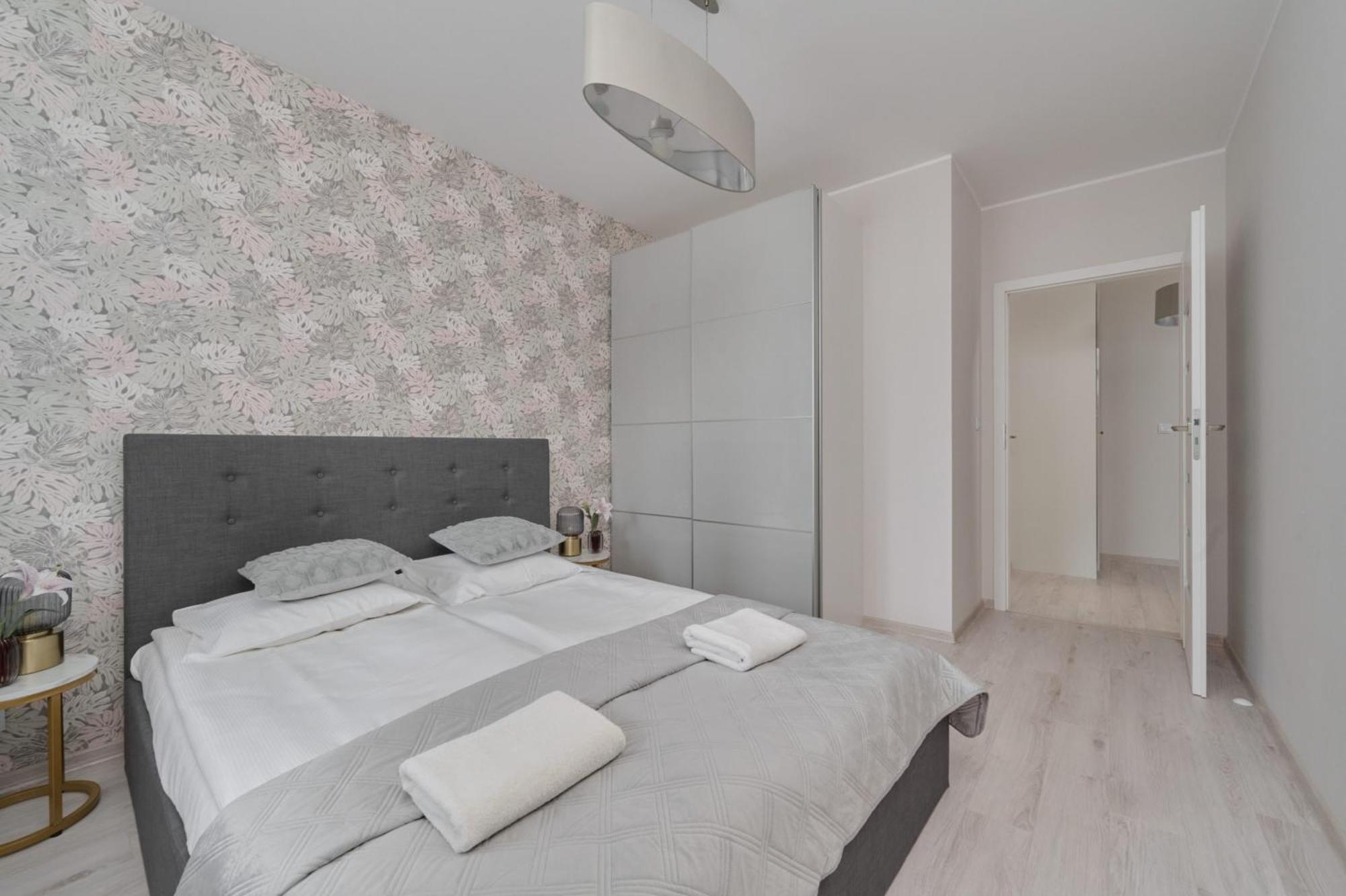 Luxurious With Balcony & Parking Gwiazdzista By Renters *
