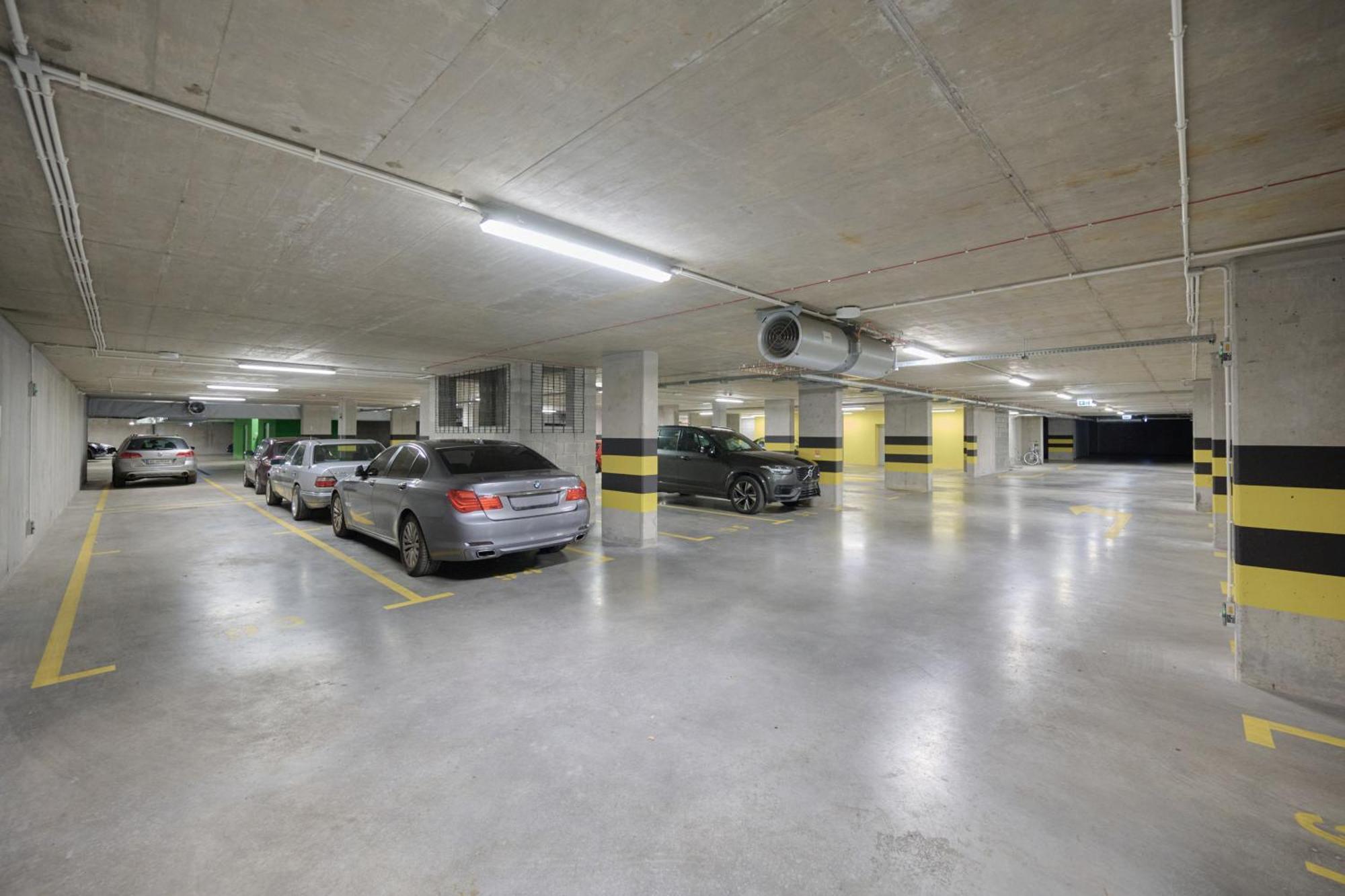 Luxurious With Balcony & Parking Gwiazdzista By Renters