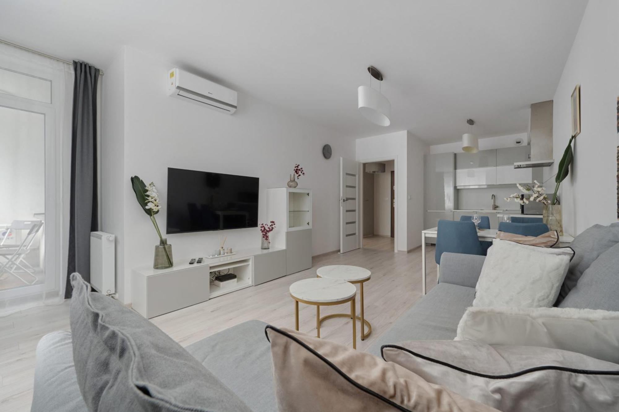 Luxurious With Balcony & Parking Gwiazdzista By Renters * Wrocław